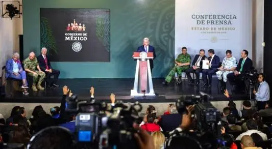Presidente urge a controlar venta de armas en EUA; analiza denuncia por terrorismo en Texas