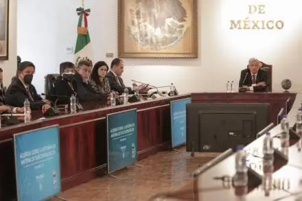 AMLO anuncia acuerdo con sectores sindical y empresarial sobre subcontratación 