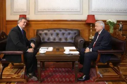 Presidente conversa con primer ministro de Canadá sobre T-MEC; destaca buena relación entre México y Canadá