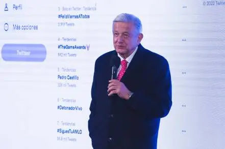 AMLO se compromete a corregir modificaciones imprevistas en reforma electoral; estarán apegadas a la Constitución, afirma 
