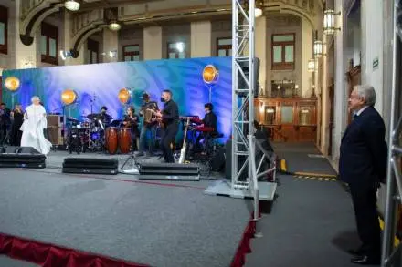AMLO celebra Día de las Madres en Palacio Nacional 
