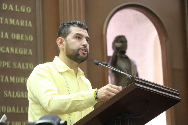 Maestras y maestros ayudan a fortalecer comunidades desde las aulas: Dip. Octavio Ocampo 