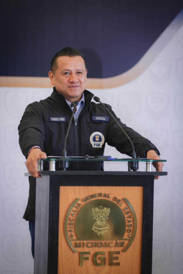 El Fiscal Carlos Torres Piña  licencia y garantiza continuidad, orden y transparencia en la FGE 