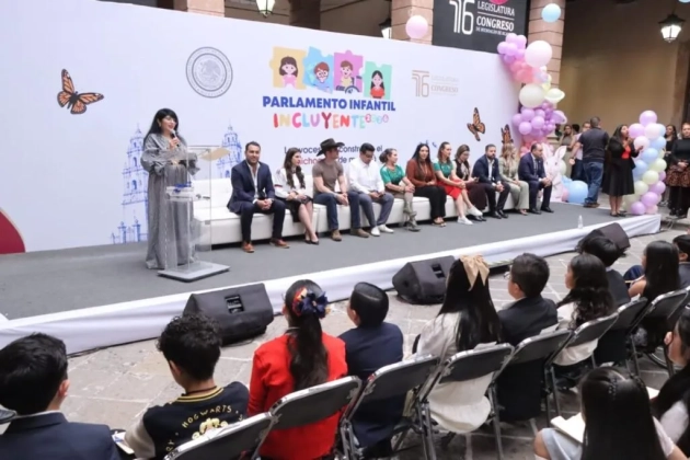 "Al darles la bienvenida, diputados motivan a la niñez a alzar la voz para ser factor de cambio en M