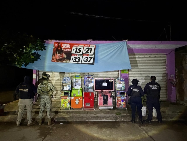 SSP, FGE y Marina aseguran 45 máquinas tragamonedas en Lázaro Cárdenas