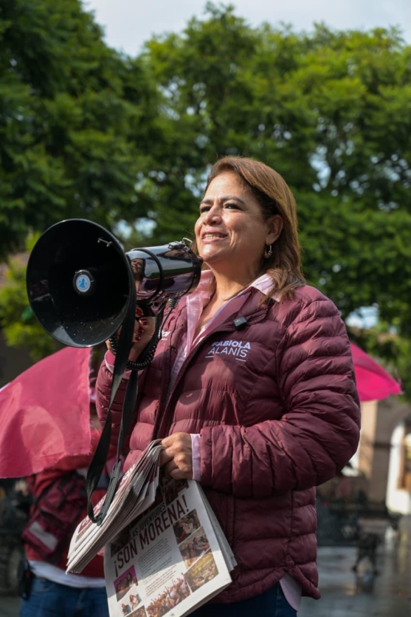 "Intensifica Fabiola Alanís el trabajo territorial de Morena en Uruapan y difunde beneficios de la 4T a las Familias 
