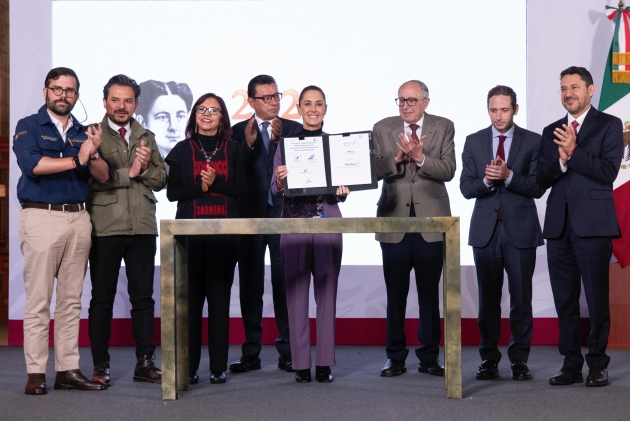 La Presidenta Sheinbaum firma Decreto para Creación de 12 mil 750 consultorios del Servicio Universal de Salud a partir del 2027