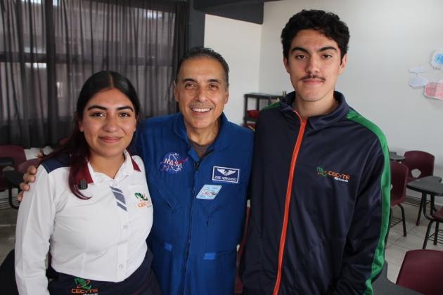 Orgullo michoacano en la NASA: Astronauta mexicano distingue a jóvenes del Cecytem 