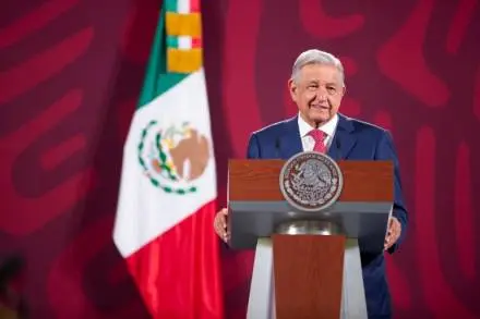 AMLO anuncia inversión de 600 millones de pesos en reforzamiento de Terminal 2 del AICM 