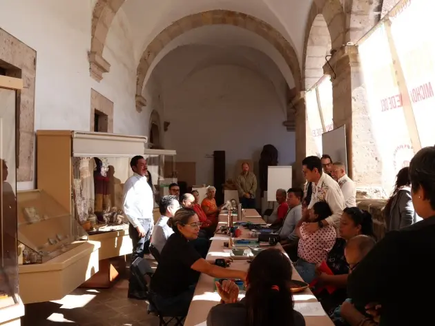 Artesanos michoacanos aprenden sobre Diseño Colaborativo 
