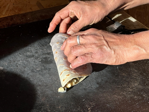 Cocineras tradicionales deleitan a los asistentes a la Kuínchekua 