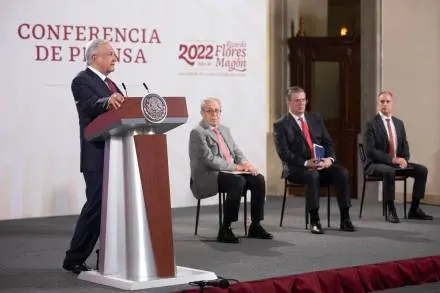 Avanza contratación de médicas y médicos especialistas; más de 4 mil concursan por una plaza en el interior del país: AMLO 