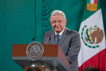 AMLO anuncia reforma para dar a CFE 54% del mercado nacional de energía eléctrica 