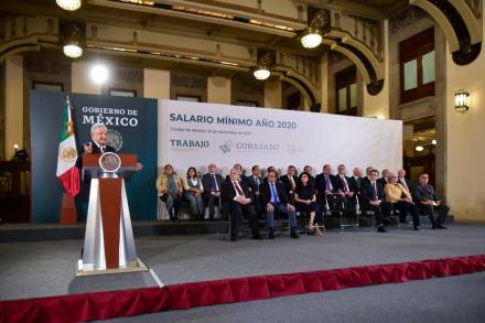 El Presidente de México anuncian incremento del 20% al salario mínimo para el 2020