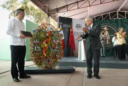 Presidente ofrece disculpas a la comunidad china en México por agravios históricos; destaca fraternidad durante pandemia de COVID-19 