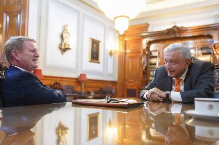 AMLO dialoga con embajador de Canadá sobre Cumbre de América del Norte 