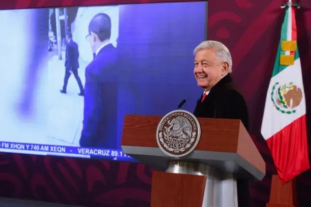 Becas Benito Juárez benefician a 22 millones de estudiantes del país; en 2024 se sumarán 2.4 millones de nuevos becarios: AMLO