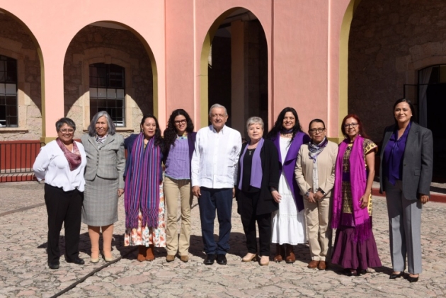 AMLO y funcionarias del Gabinete de la Cuarta Transformación conmemoran Día Internacional de de las Mujeres