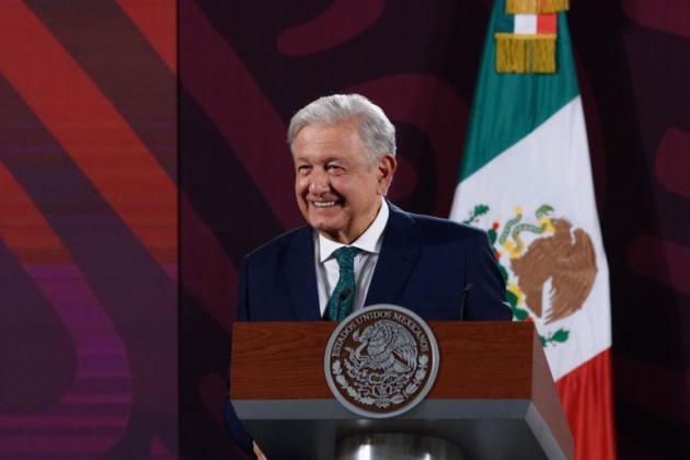 AMLO celebra nivel más bajo de pobreza laboral registrado en México 