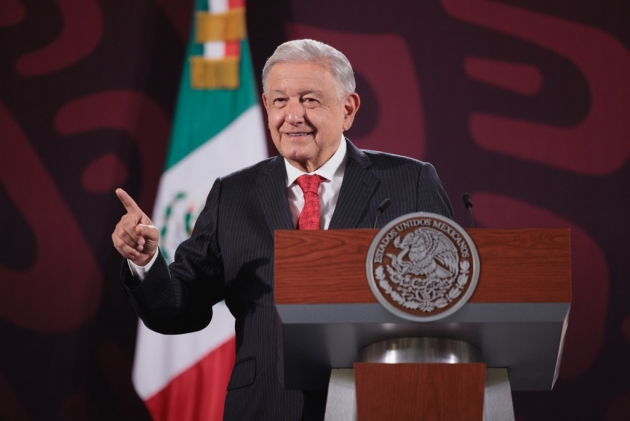 AMLO Celebra decisión de regularizar familias migrantes en Estados Unidos 