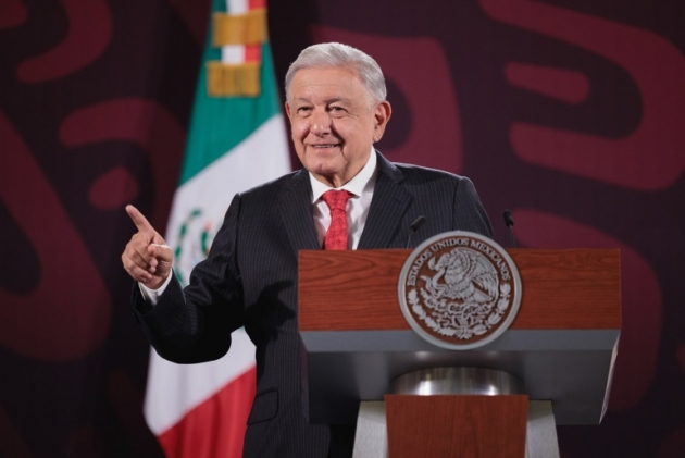 La Clínica es Nuestra entrega 11 mil 112 presupuestos a comités para rehabilitar y equipar centros de salud: AMLO 