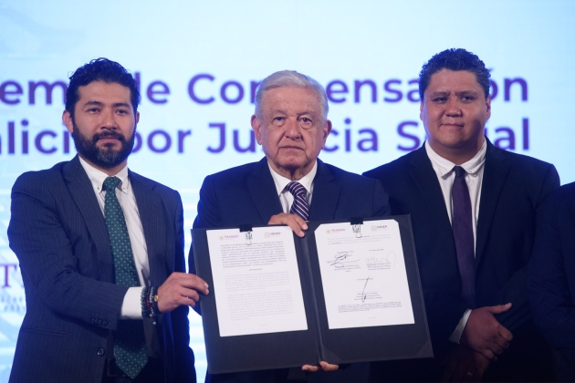 AMLO y Autoridades de la 4T firman convenio para sumar a extrabajadores de LyFC al Sistema Vitalicio 