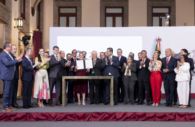 La Presidenta Claudia Sheinbaum firma Acuerdo histórico para el Fomento de la Industria Siderúrgica  