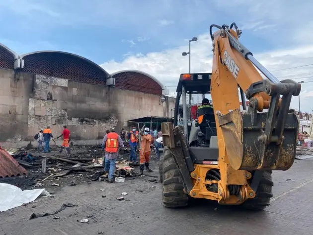 Rehabilita Ayuntamiento espacio para instalar puestos en mercado Independencia 