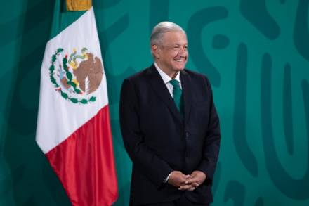 AMLO celebra aprobación de Ley de Ingresos 2022; garantiza continuidad de programas sociales y obras, afirma 