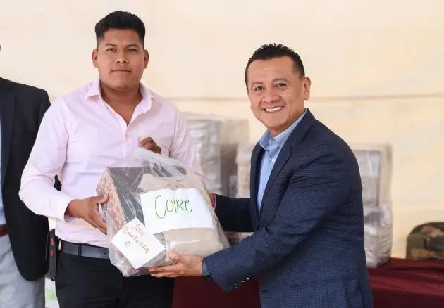 Entrega Gobierno de Michoacán uniformes a 13 autogobiernos con kuarichas 
