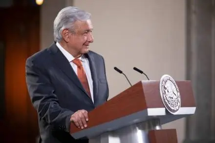AMLO alista reforma constitucional sobre organismos autónomos; secretarías de Estado absorberán sus funciones 
