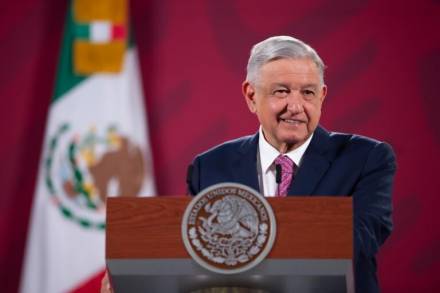 Ni un paso atrás para lograr la transformación del país afirma AMLO