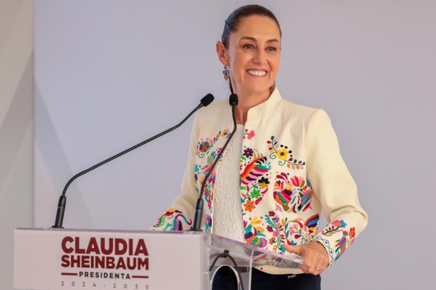 Claudia Sheinbaum presenta redacción oficial de reformas constitucionales para la no reelección, becas a estudiantes y apoyo a mujeres de 60 a 64 años