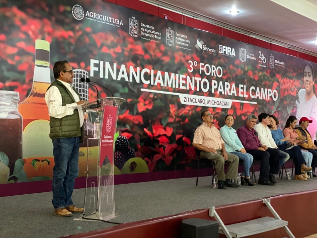 Sí Financia acerca programas crediticios a campesinos de Zitácuaro 