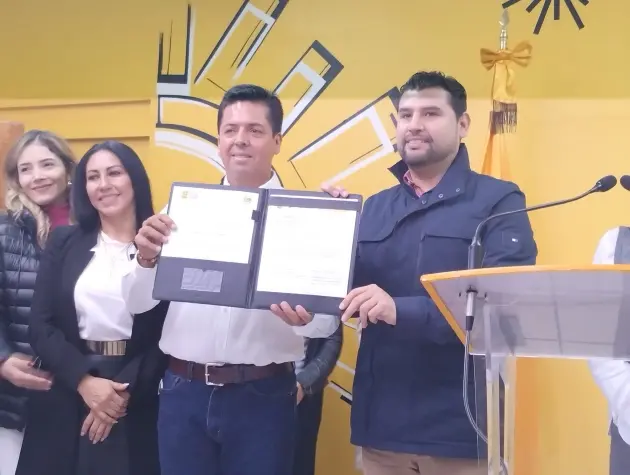 Antonio García Conejo se registra como precandidato al Senado de la Republica por el PRD 