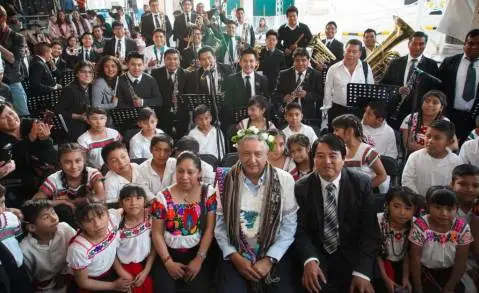 Instruye AMLO el presidente de México entregar programas de bienestar al cien por ciento de los hogares indígenas