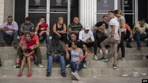 Migrantes cubanos se integran a vida económica en frontera de México y EEUU