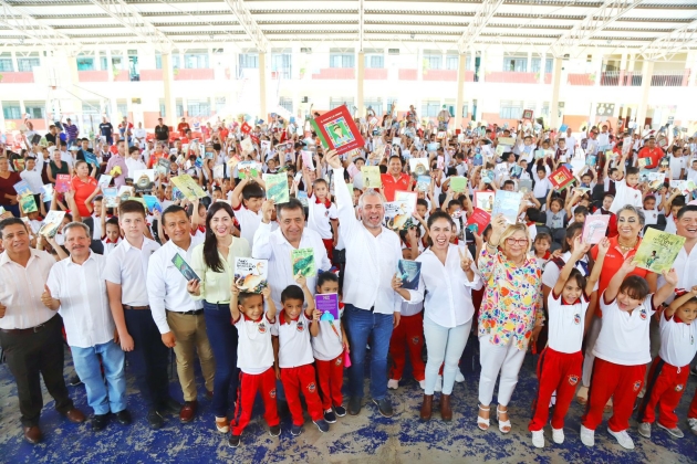 Ramírez Bedolla fomenta la lectura con 400 mil libros en escuelas de Michoacán 