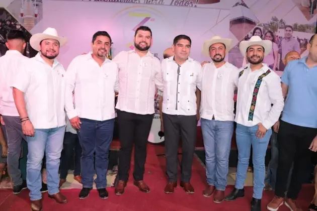 Rinden informes de gobierno alcaldes de Huetamo y Nuevo Parangaricutiro  