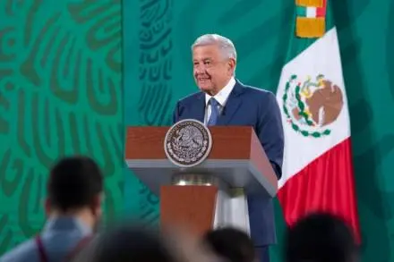 En mayo estarán vacunados adultos mayores e integrantes del sector educativo:  AMLO 