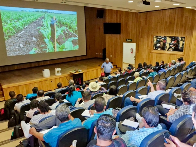 Fortalecen conocimientos sobre transición agroecológica a técnicos Agrosano 