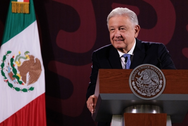 AMLO llama a campesinos a abrir autopista  México-Puebla; gobierno pagará daños conforme avalúo 