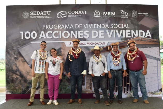 IVEM entrega 100 viviendas a familias de Pátzcuaro 