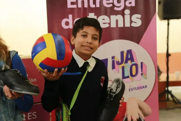 Tenis de Jalo a Estudiar, apoyo a la economía familiar: jóvenes beneficiados 