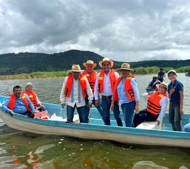 Arranca Gobierno estatal siembra de un millón de crías de tilapia en el lago de Cuitzeo 