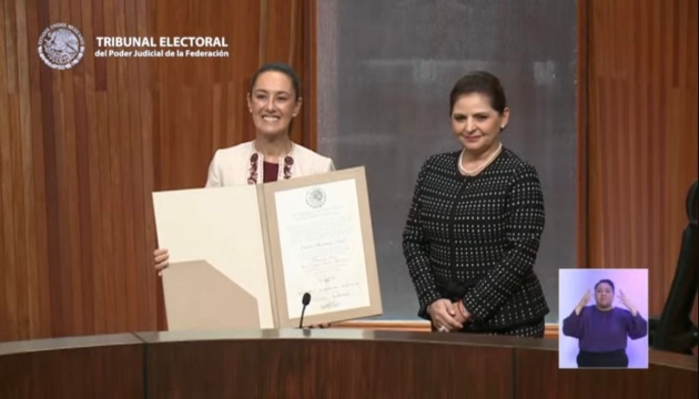 Claudia Sheinbaum recibe constancia como presidenta electa de Mexico por parte del tribunal electoral 