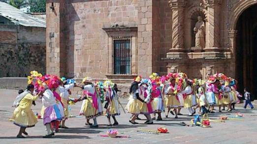 Alistan comunidades purépechas, tradicionales fiestas de Carnaval