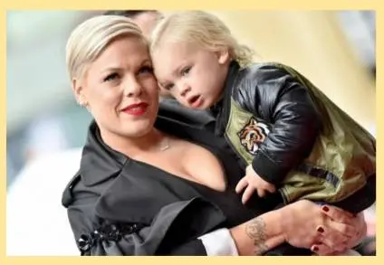 Pink y su hijo se recuperan tras dar positivo por COVID-19 y realizan millonaria donación