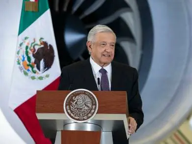 Conferencia frente al avión presidencial muestra lujos de gobiernos neoliberales: presidente; avanza venta de aeronave y de boletos de la Lotería