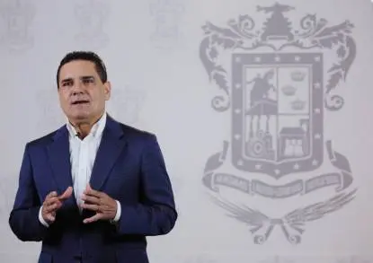 En una primera etapa, el incremento beneficiará a cerca de mil 500 doctores, doctoras, enfermeras y enfermeros que hacen frente a COVID-19